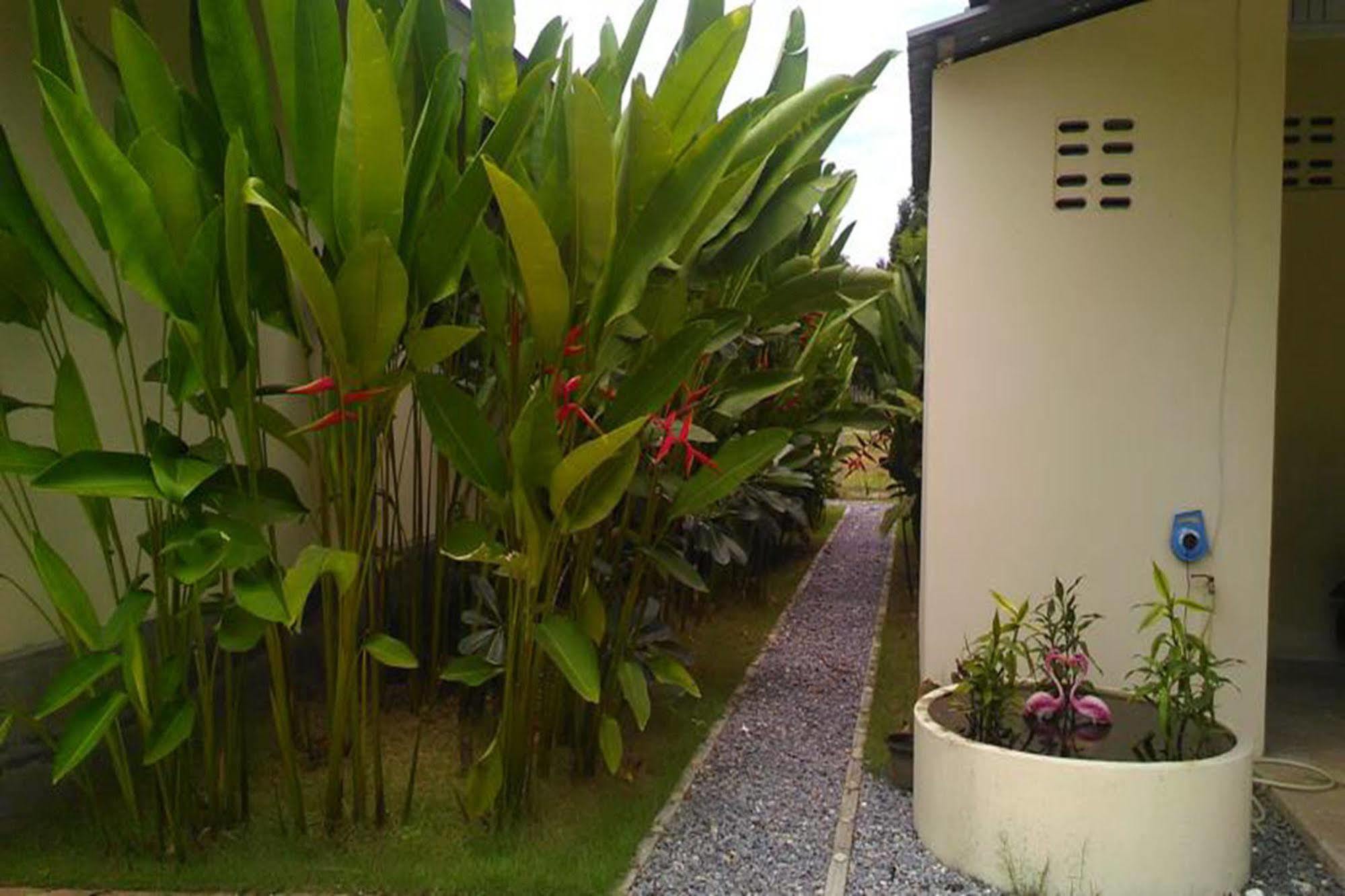 Khanom Garden Suite Bagian luar foto